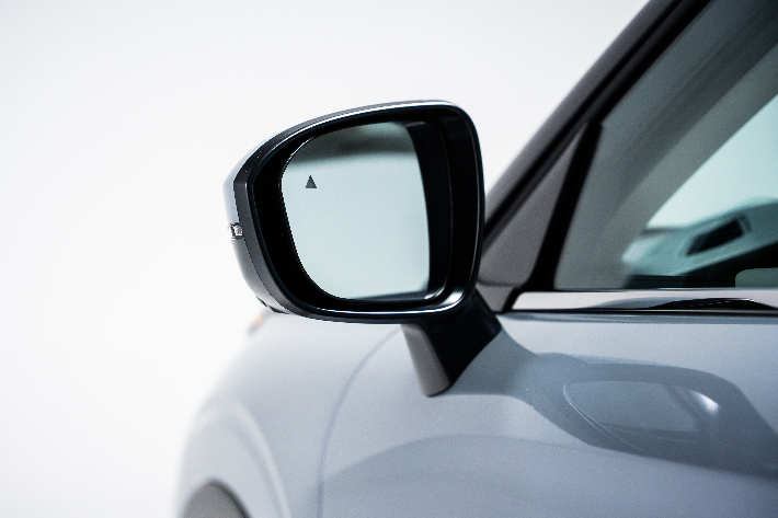 The Reverse Auto-Title door mirror on the Outlander PHEV