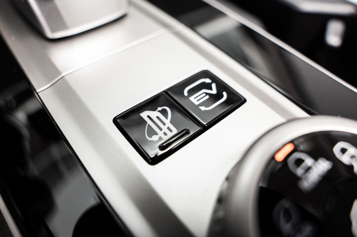 The Innovative Pedal button in the Outlander PHEV