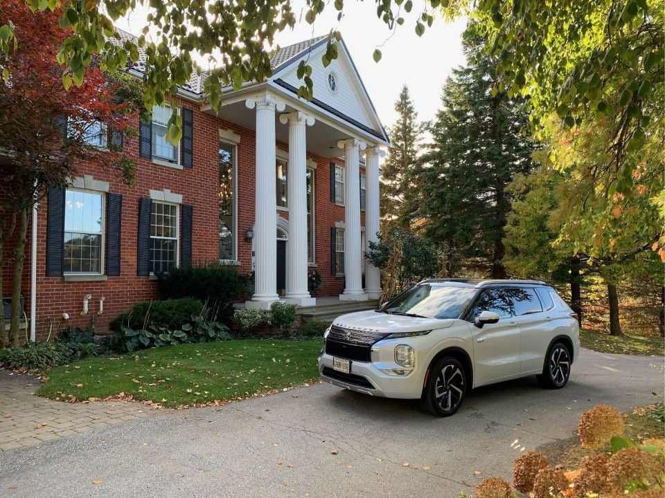 Outlander PHEV at the Caledon Manor Inn